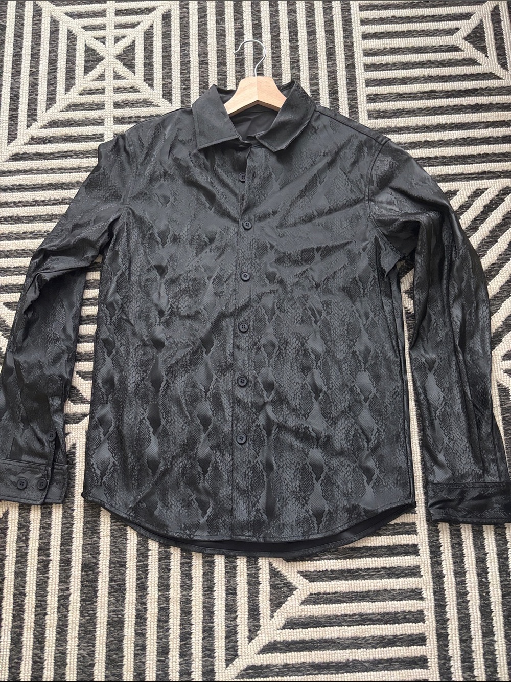 Men's Black Textured Long-Sleeve Button-Up Shirt